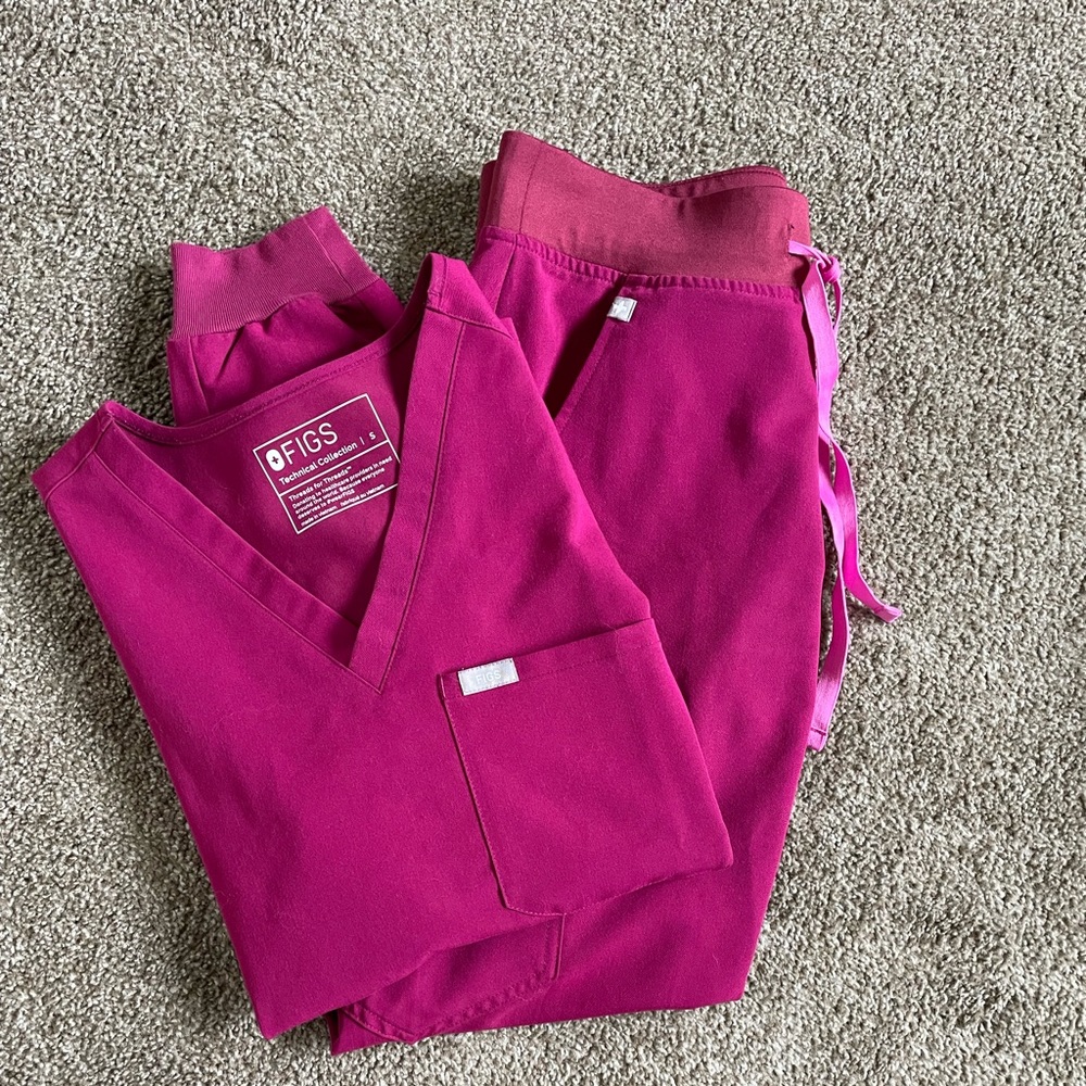 Figs magenta scrub set